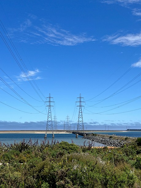 A portfolio of contracts with Meridian Energy, Contact Energy and Mercury Energy will provide a volume of 572 MW required to run the three potlines at the smelter.